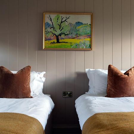 Bedford Arms Hotel Рикмънсуърт Екстериор снимка