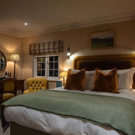 Bedford Arms Hotel Рикмънсуърт Екстериор снимка