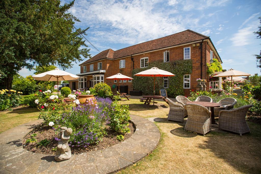Bedford Arms Hotel Рикмънсуърт Екстериор снимка