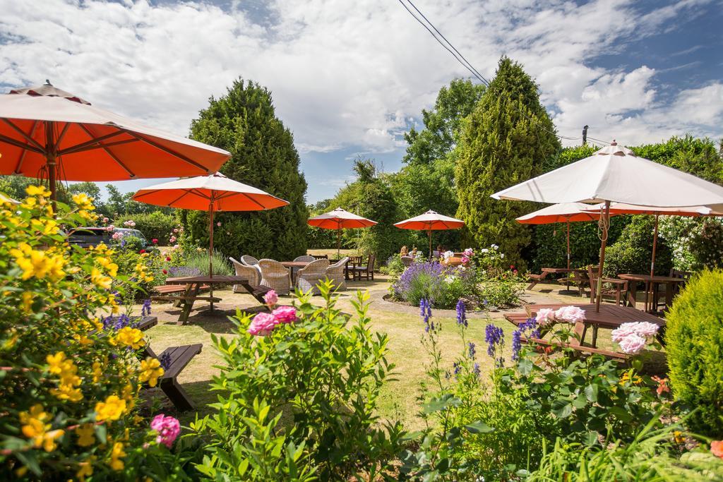 Bedford Arms Hotel Рикмънсуърт Екстериор снимка