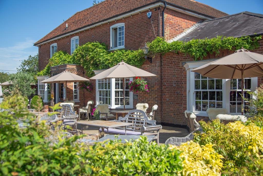 Bedford Arms Hotel Рикмънсуърт Екстериор снимка