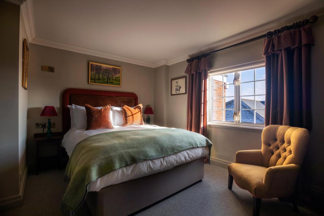 Bedford Arms Hotel Рикмънсуърт Екстериор снимка