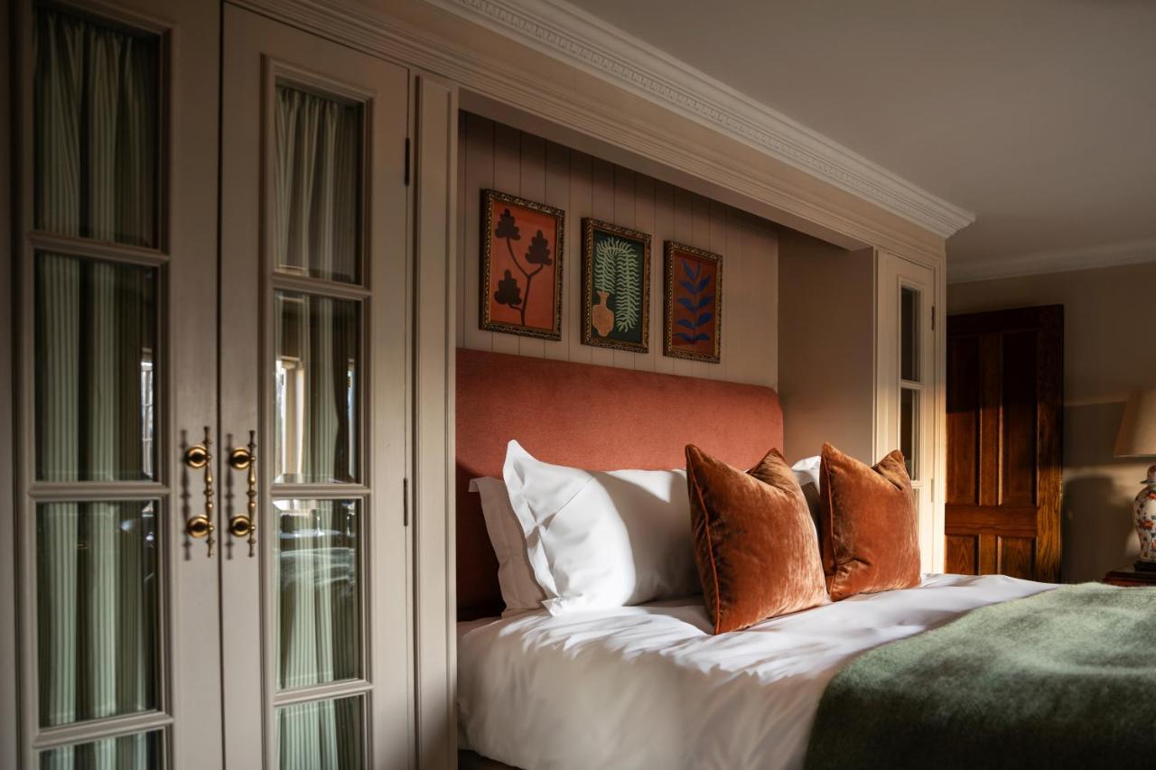 Bedford Arms Hotel Рикмънсуърт Екстериор снимка