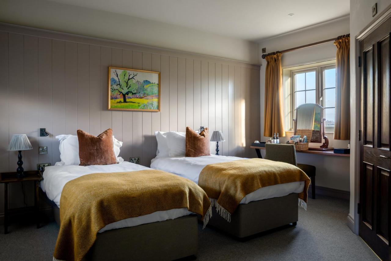 Bedford Arms Hotel Рикмънсуърт Екстериор снимка