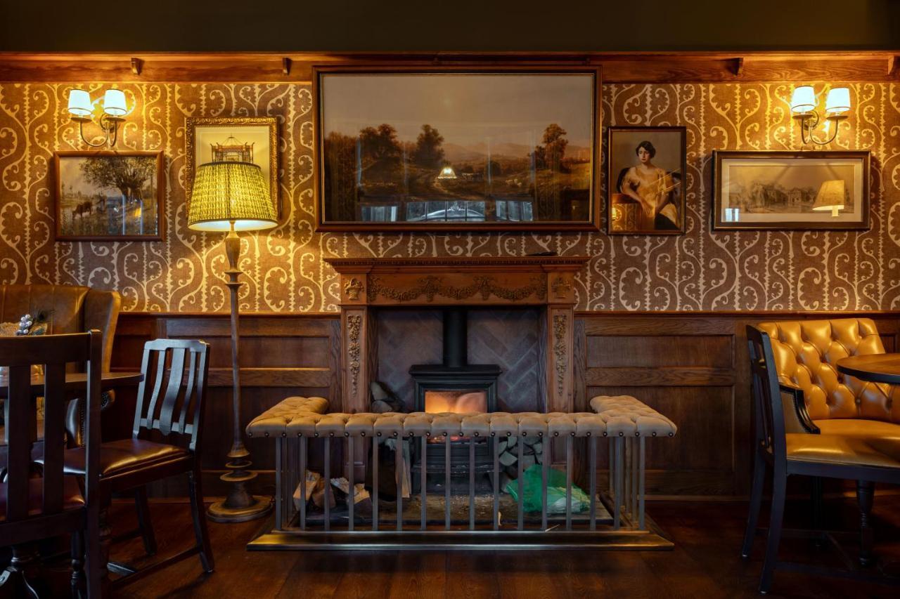 Bedford Arms Hotel Рикмънсуърт Екстериор снимка