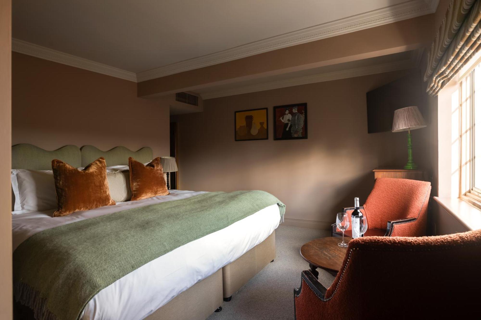 Bedford Arms Hotel Рикмънсуърт Екстериор снимка