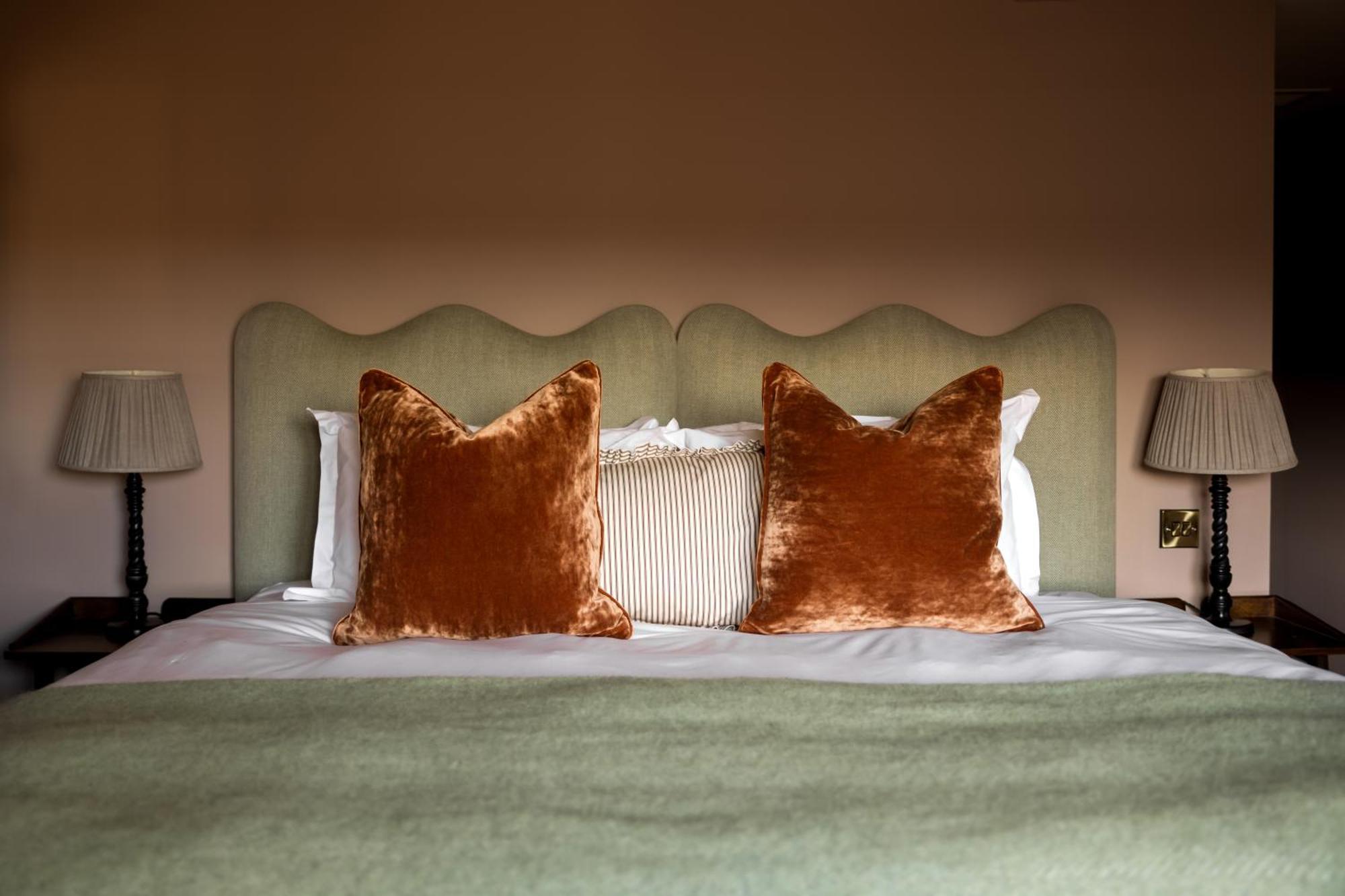 Bedford Arms Hotel Рикмънсуърт Екстериор снимка