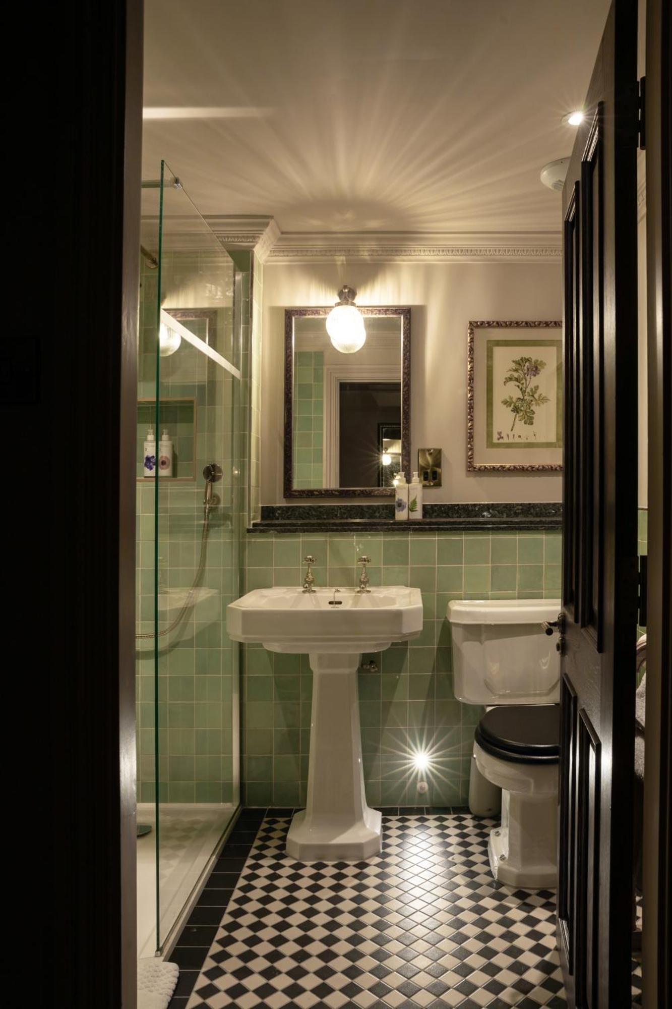 Bedford Arms Hotel Рикмънсуърт Екстериор снимка