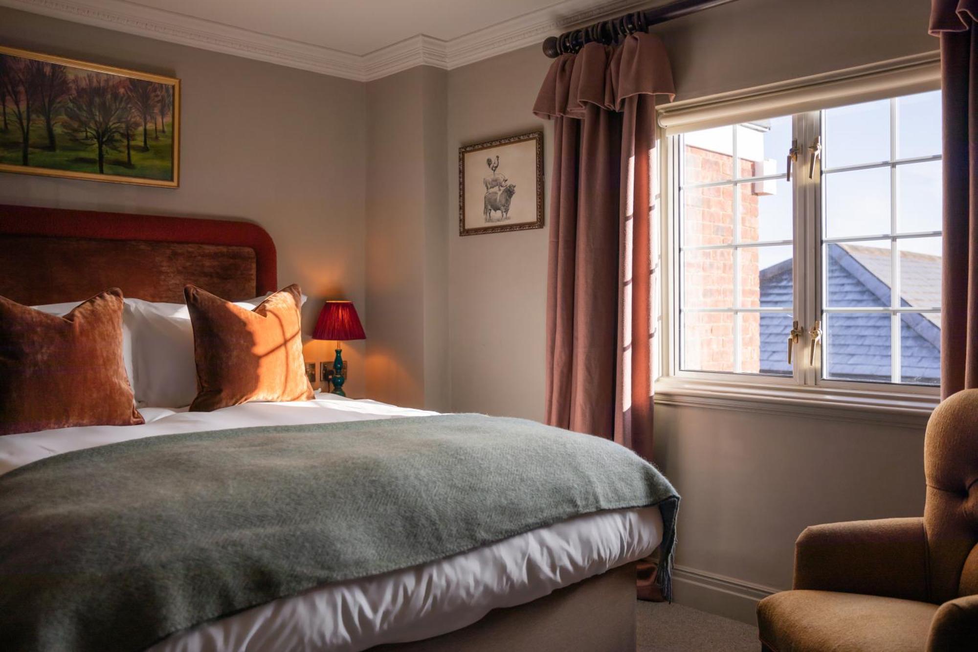 Bedford Arms Hotel Рикмънсуърт Екстериор снимка
