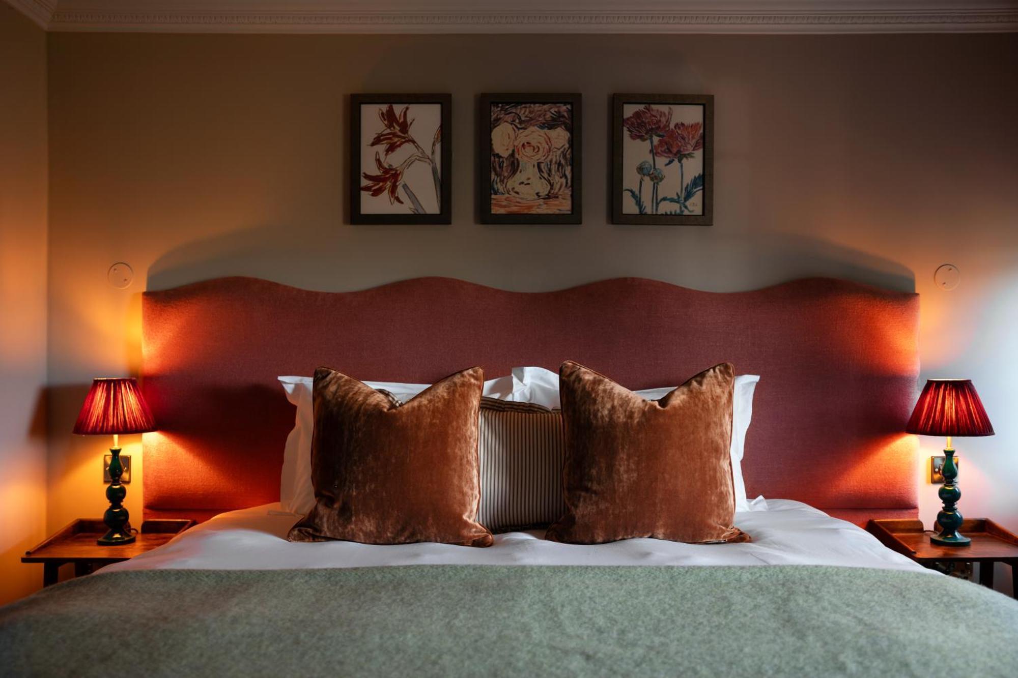 Bedford Arms Hotel Рикмънсуърт Екстериор снимка