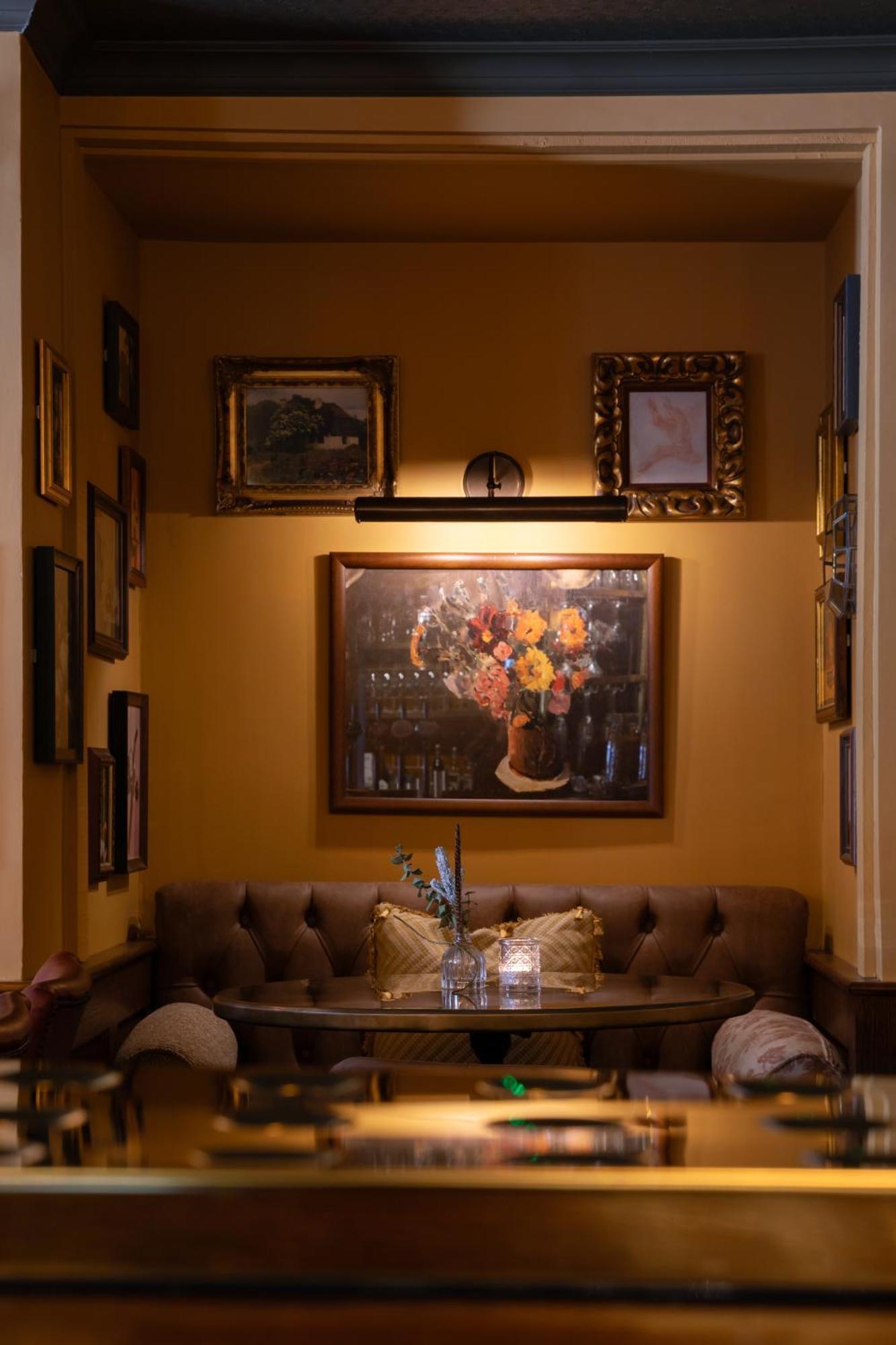 Bedford Arms Hotel Рикмънсуърт Екстериор снимка